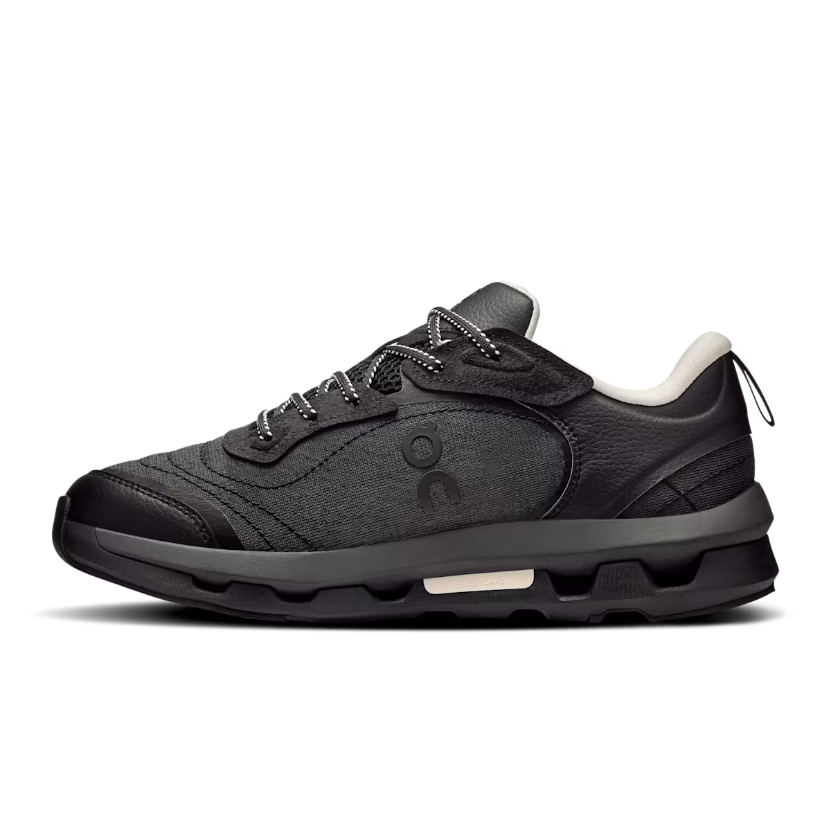 Auf dem Wolkenzonenmond